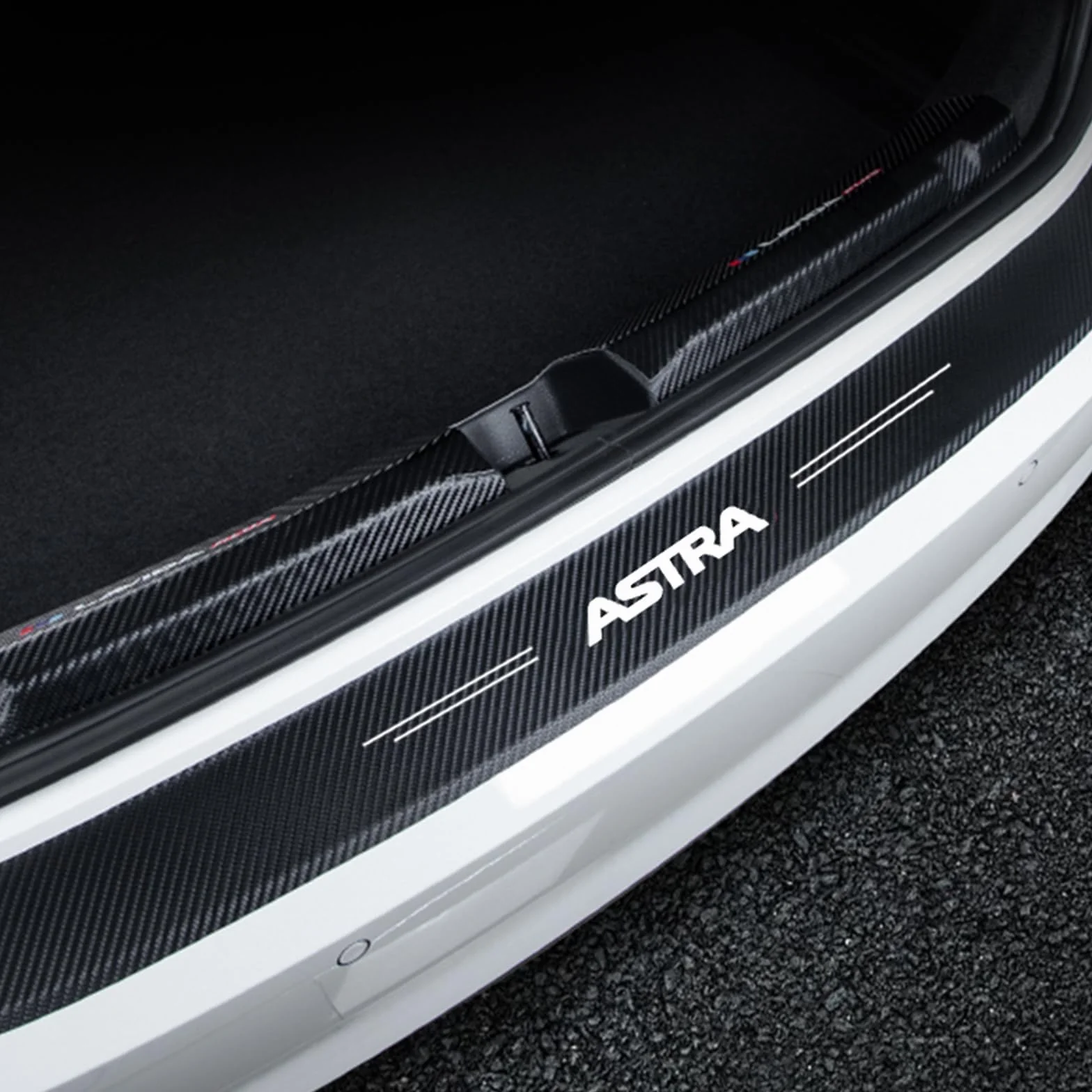Folia ochronna progu bagażnika Opel Astra K Sports Tourer 2015-2025 z włókna węglowego