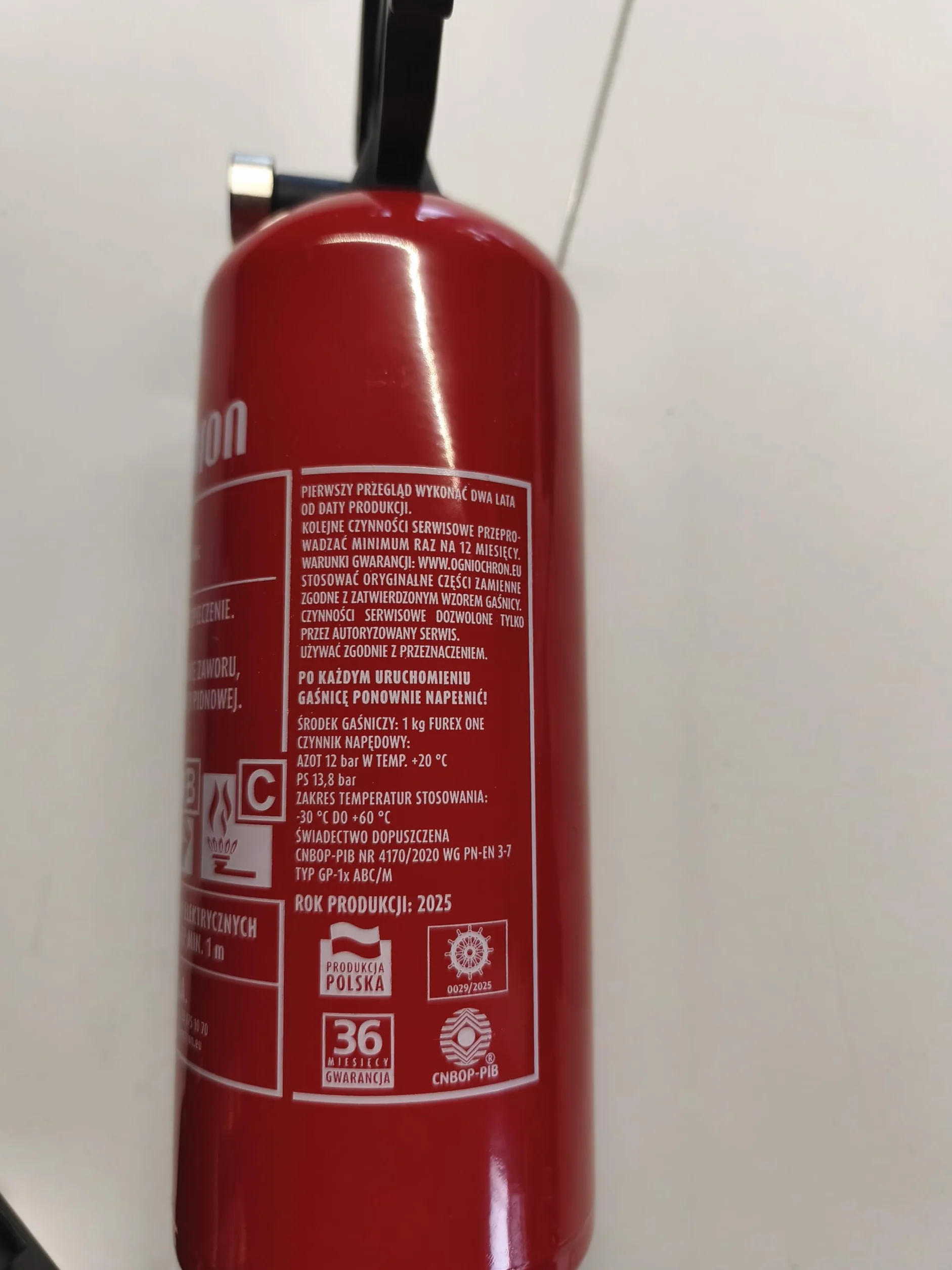 GAŚNICA SAMOCHODOWA 1 KG ABC Z MANOMETREM UCHWYT NA RZEP APTECZKA DIN13164
