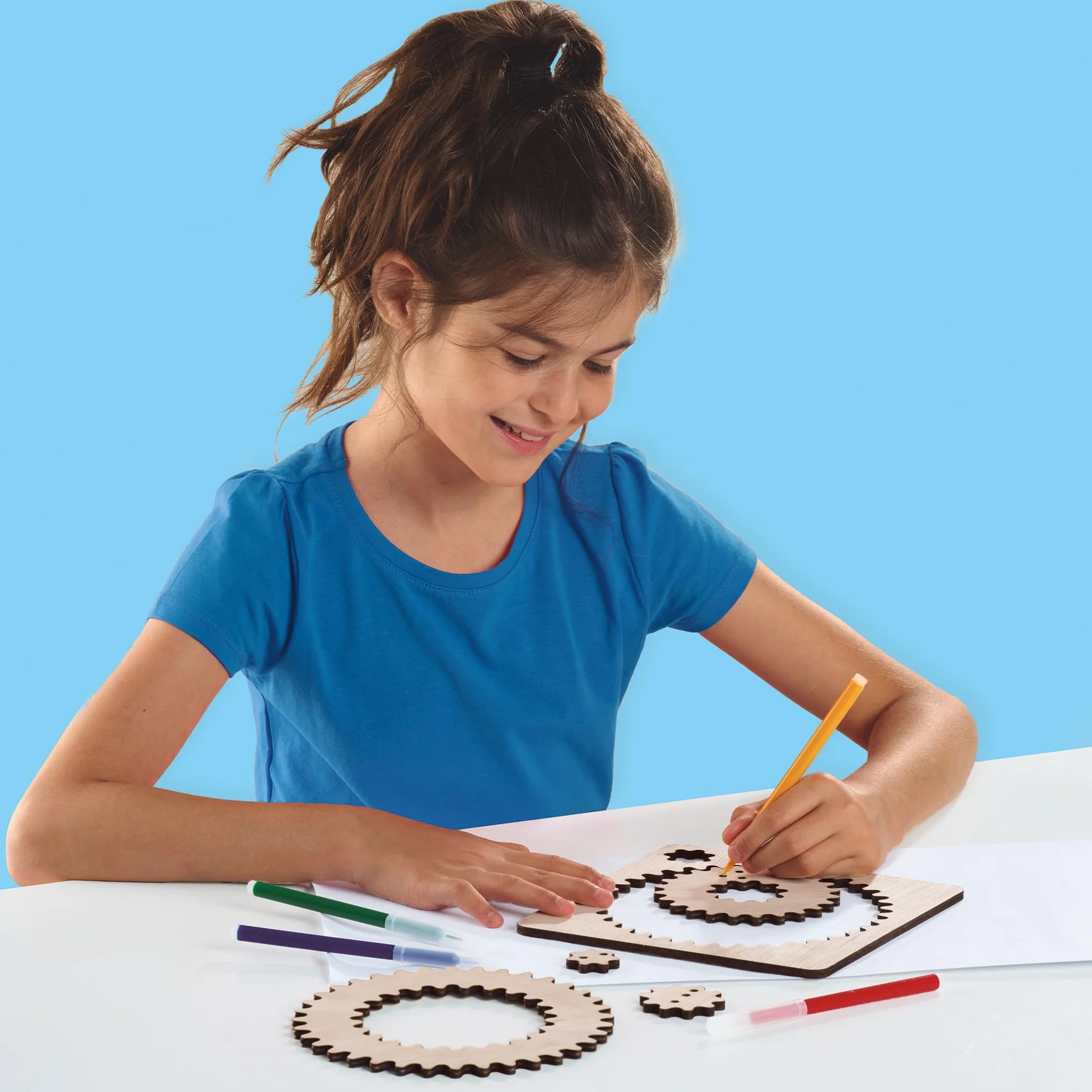 SES Creative 14788 Drewniany projektant spirali - kreatywny zestaw do rysowania dla dzieci w wieku 5+ - stwórz ponad 40 unikalnych wzorów spiralnych z 5 drewnianymi kółkami