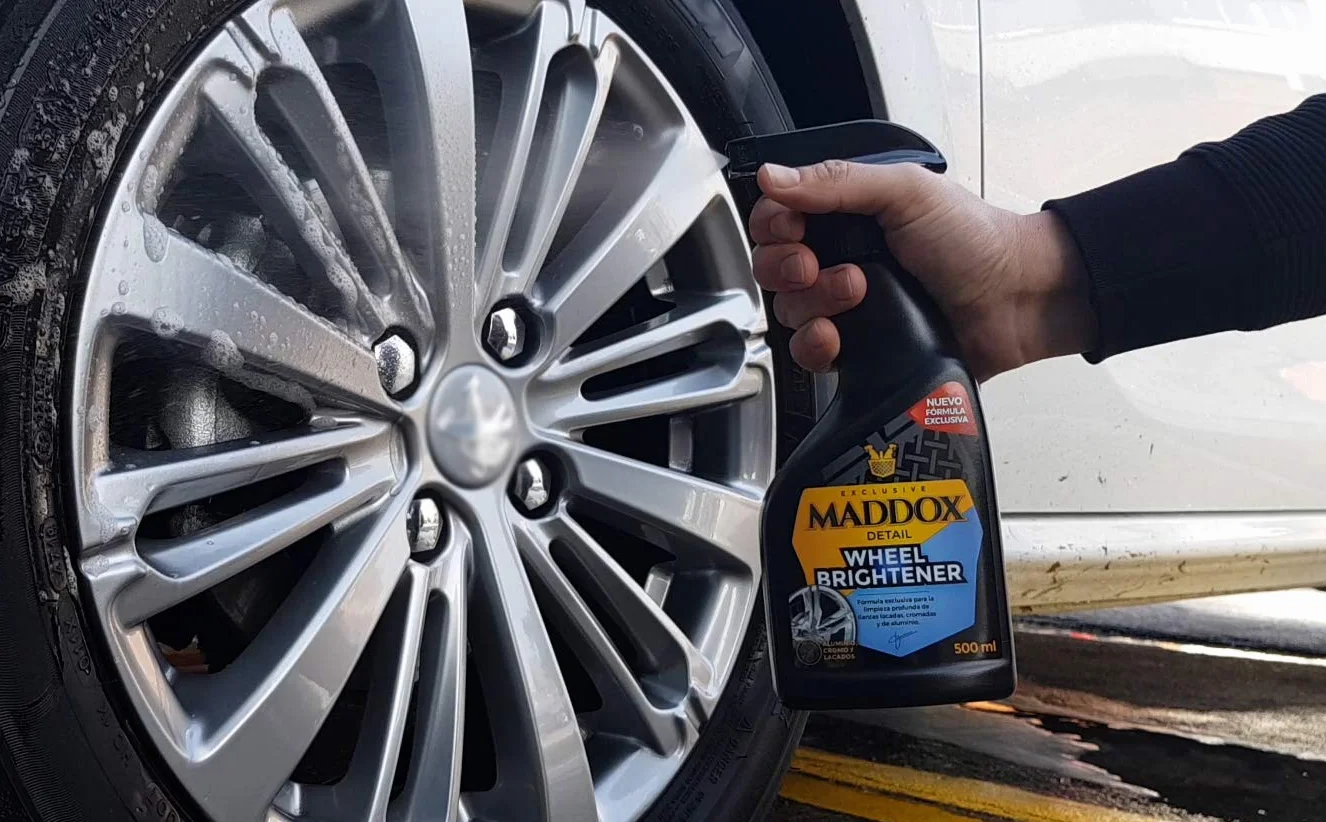 Maddox Detail - Wheel Brightener 500 ml | środek do czyszczenia felg bez kwasu | odtłuszcza, czyści i nadaje połysk w jednym kroku, trwała ochrona przed warunkami atmosferycznymi i brudem,