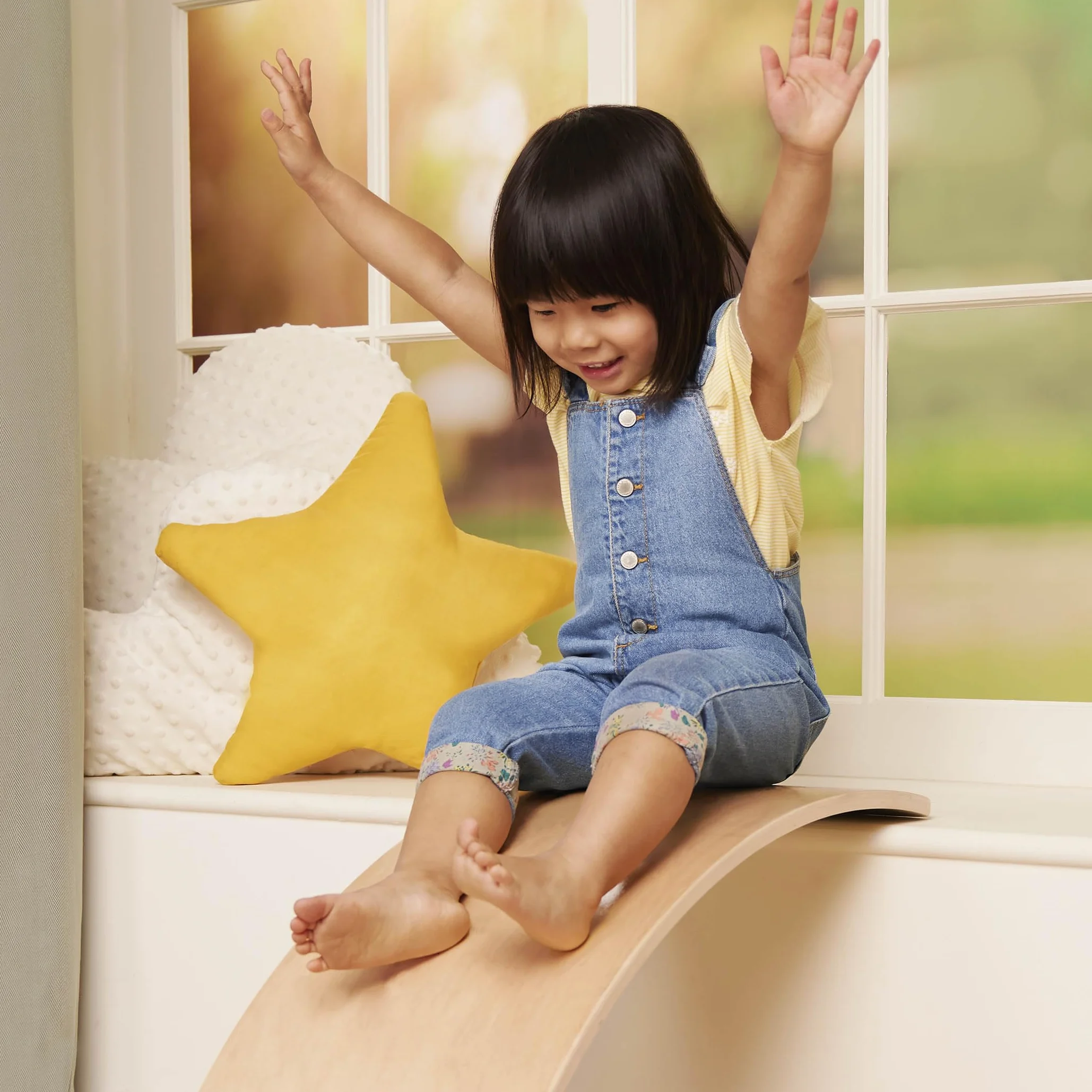 B. Spaces - Teeter-Toddler - Deska balansowa dla dzieci - Projekt inspirowany Montessori - Odpinana poduszka - Przemyślane meble i zabawki dla dzieci, 3 lata +