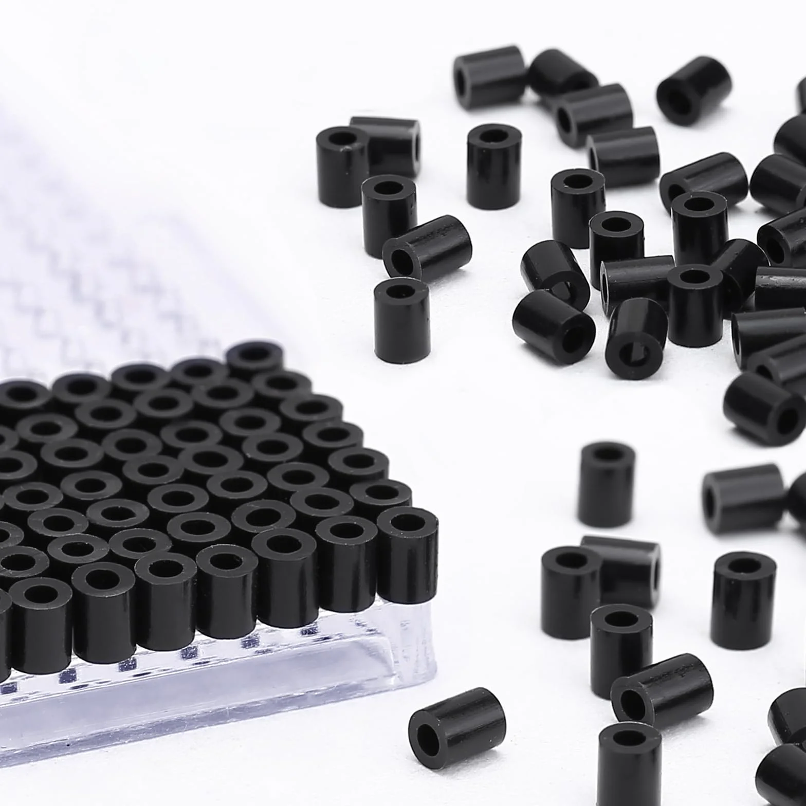 LIHAO 2000 szt. Mini 2,6 mm koraliki do prasowania, kreatywne hobby dla dzieci - czarne
