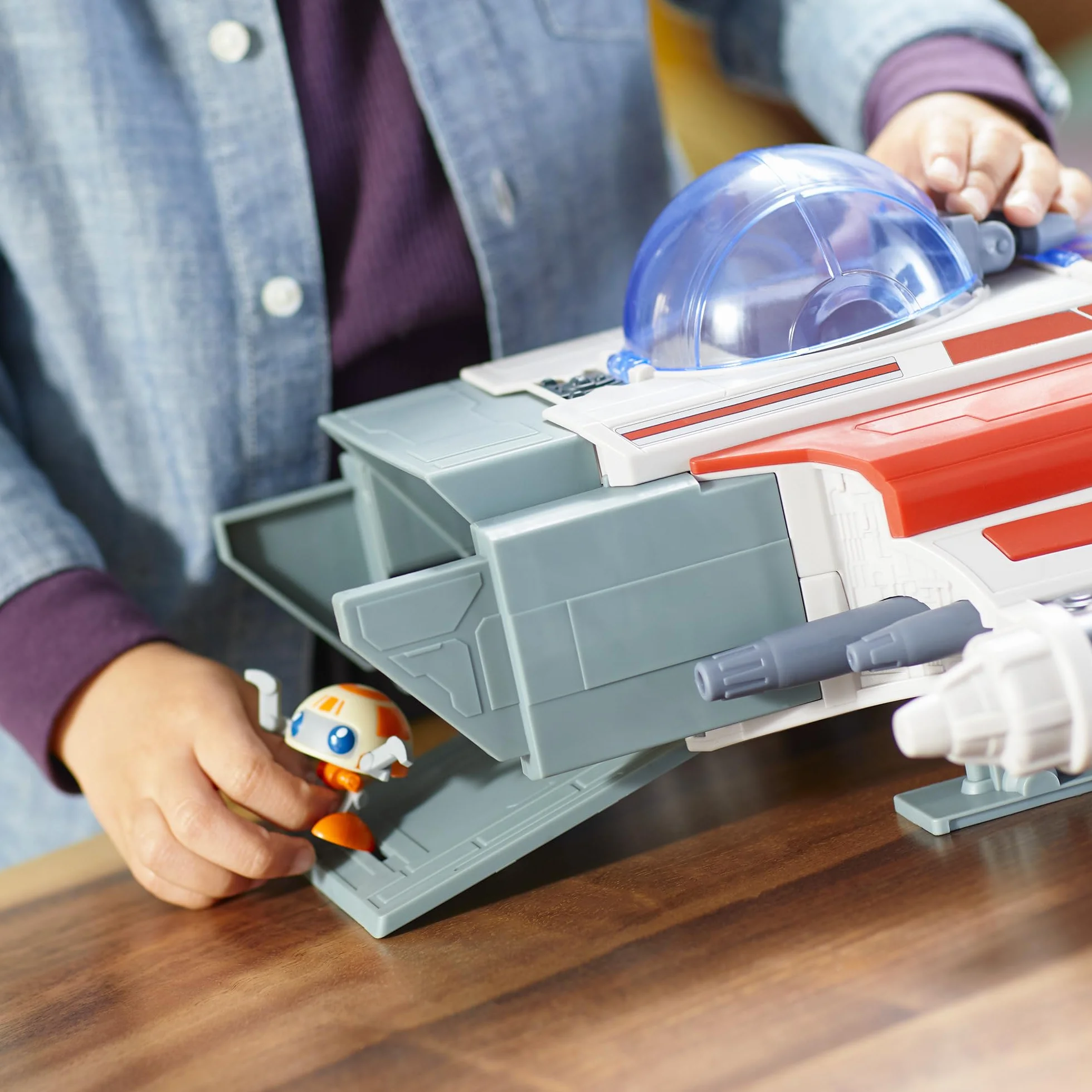 Star Wars Hasbro The Crimson Firehawk statek 43 cm z 2 figurkami, zabawka dla chłopców i dziewcząt