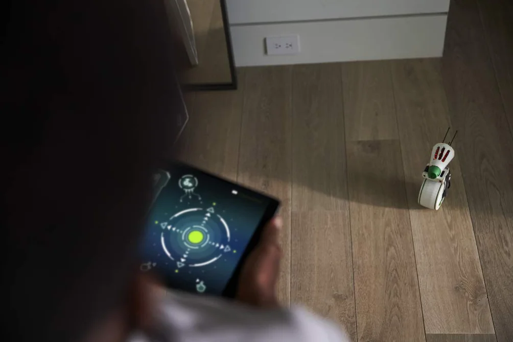 Star Wars: The Rise of Skywalker D-O interaktywny droid, sterowanie aplikacją za pomocą telefonu lub tabletu, zabawki dla dzieci w wieku od 8 lat