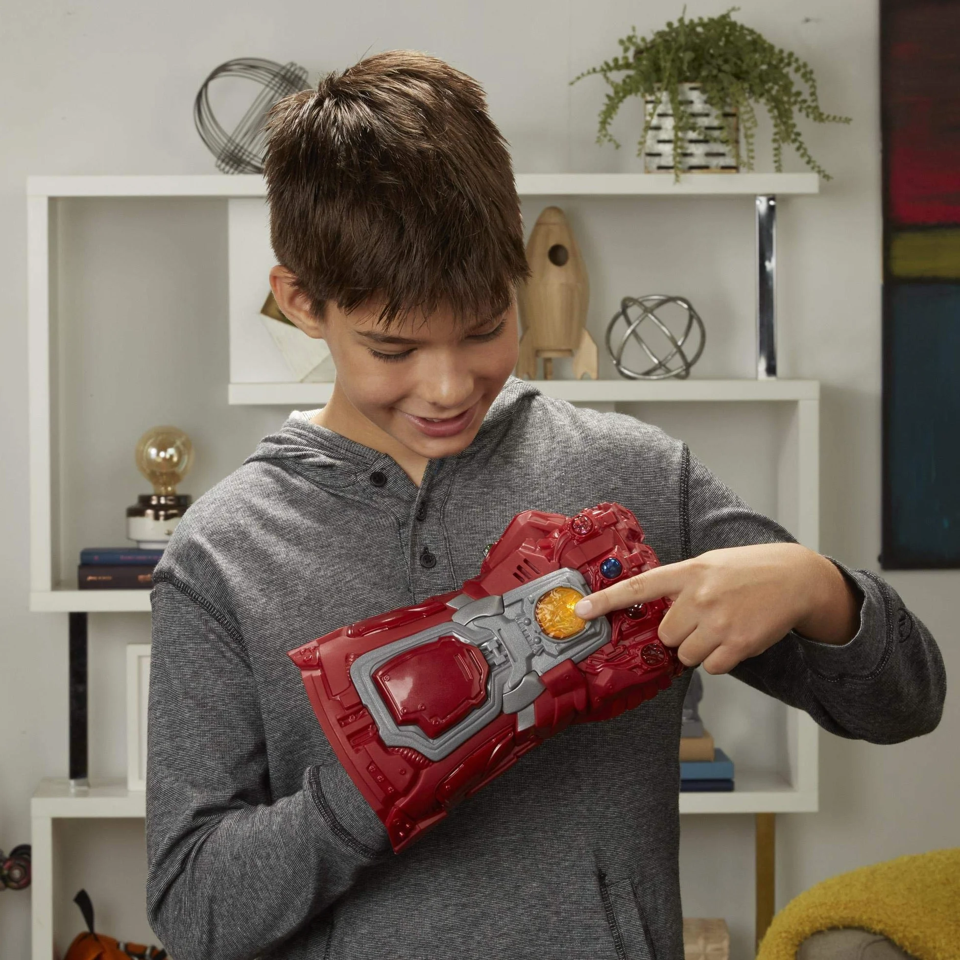 Marvel Avengers: Endgame Red Infinity Gauntlet Electronic Fist Roleplay Toy with Lights and Sounds for Children Aged 5 and Up