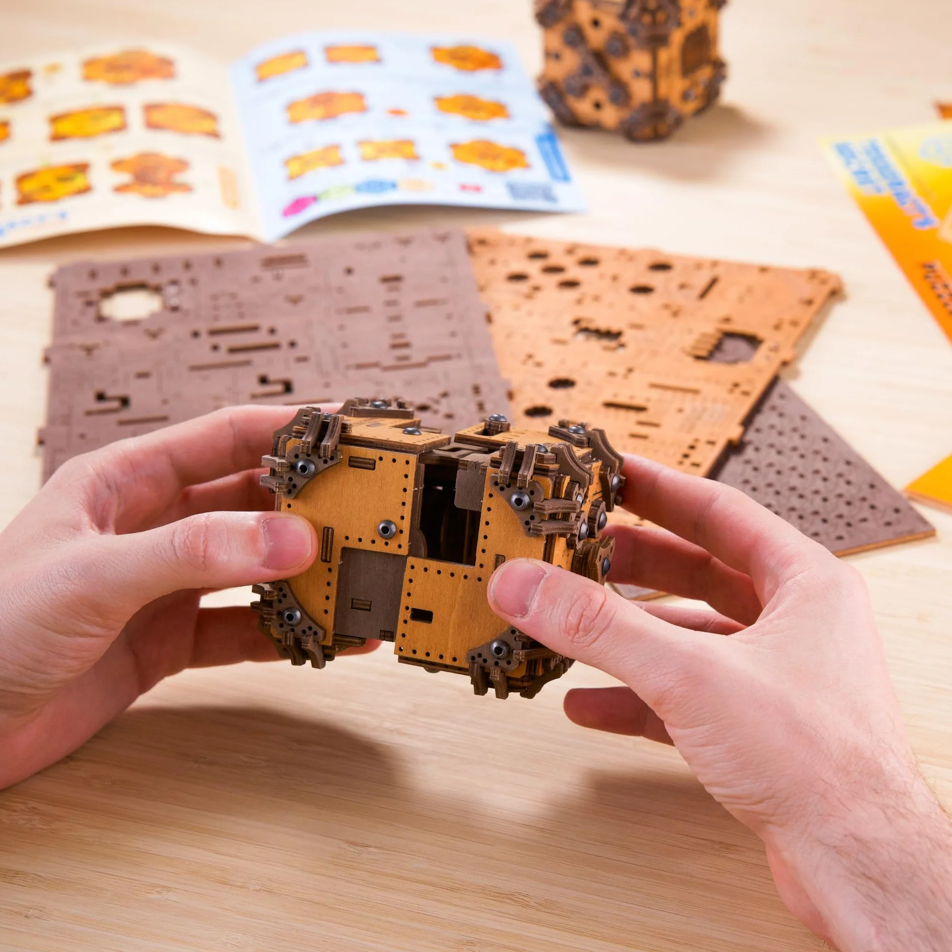 WOODEN.CITY Tesseract's Secret drewniane pudełko na puzzle dla dorosłych - zestaw łamigłówek 3D – pokój ucieczki w pudełku wyzwanie – wyjątkowy prezent dla mężczyzn i kobiet – wyprodukowano w UE