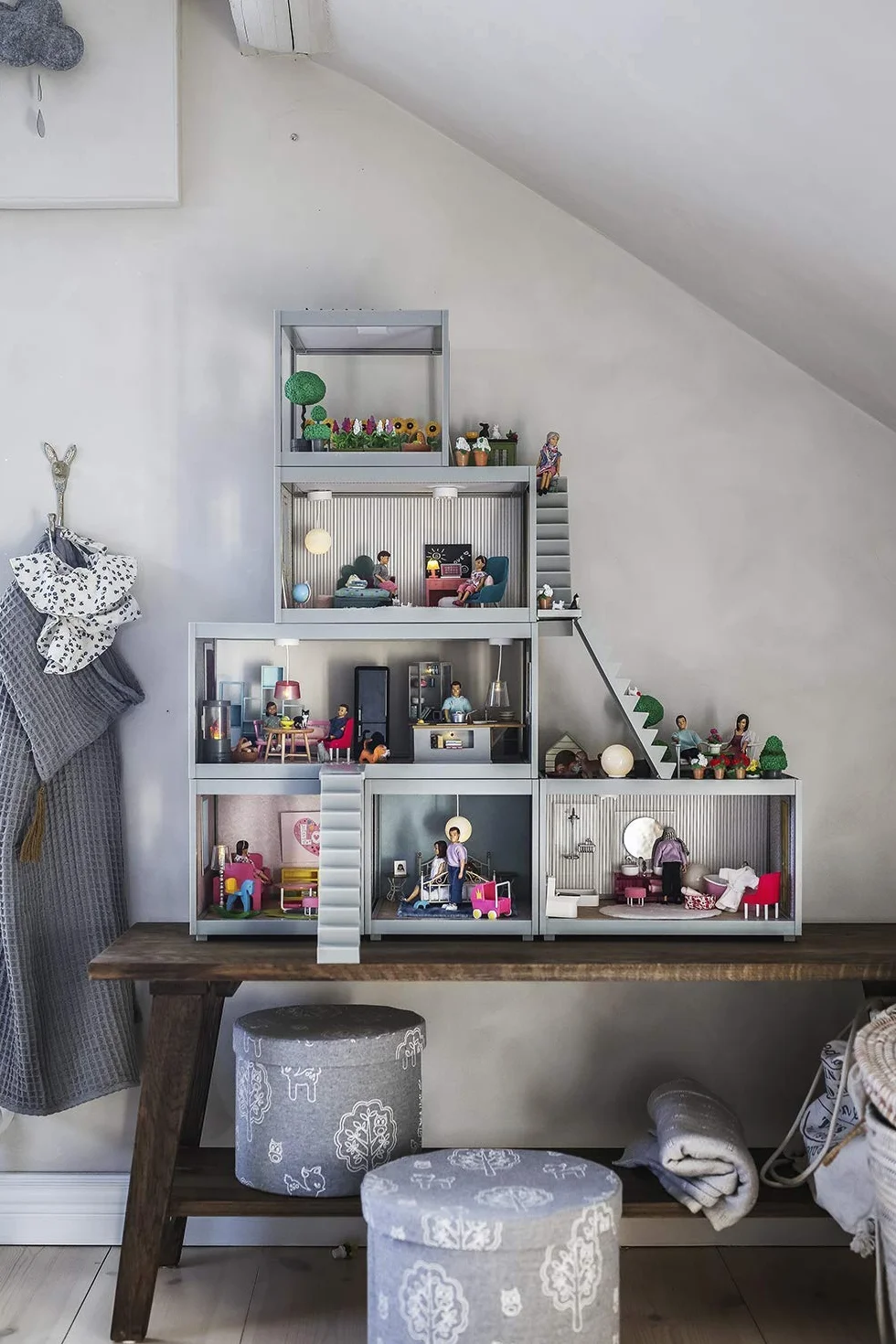 Lundby Akcesoria do domku dla lalek – schody do domku dla lalek – 20,5 cm, schody, dla mini lalek 11 cm, wiek 3+, skala 1:18