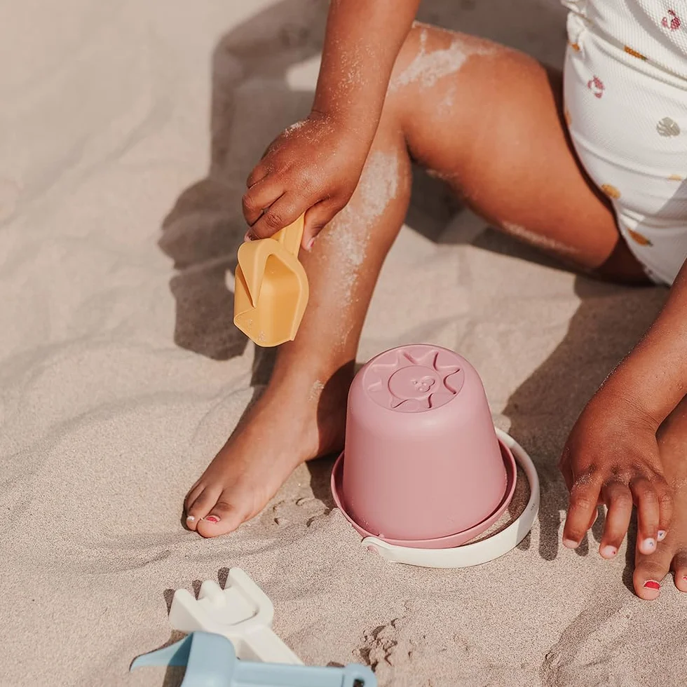 Miniland Eco ciepły zestaw piasku dla dzieci wielokolorowy do zabawy na plaży
