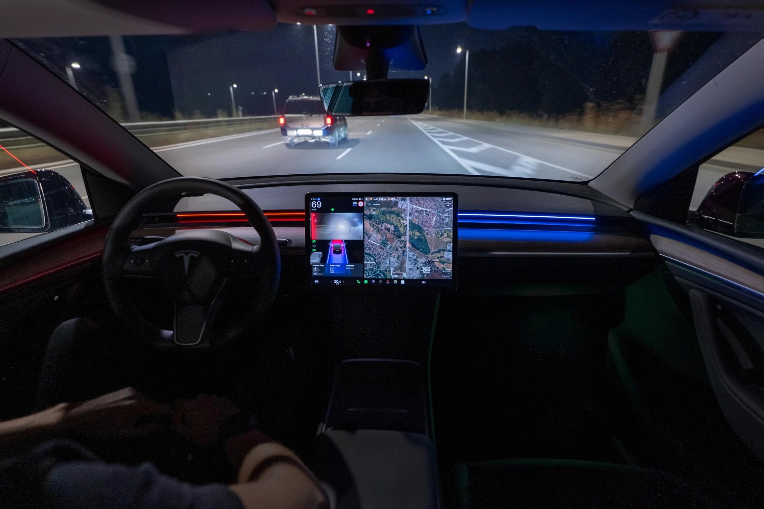 Taśma świetlna LED RGB do Tesla Model 3 i Y 2021-2024