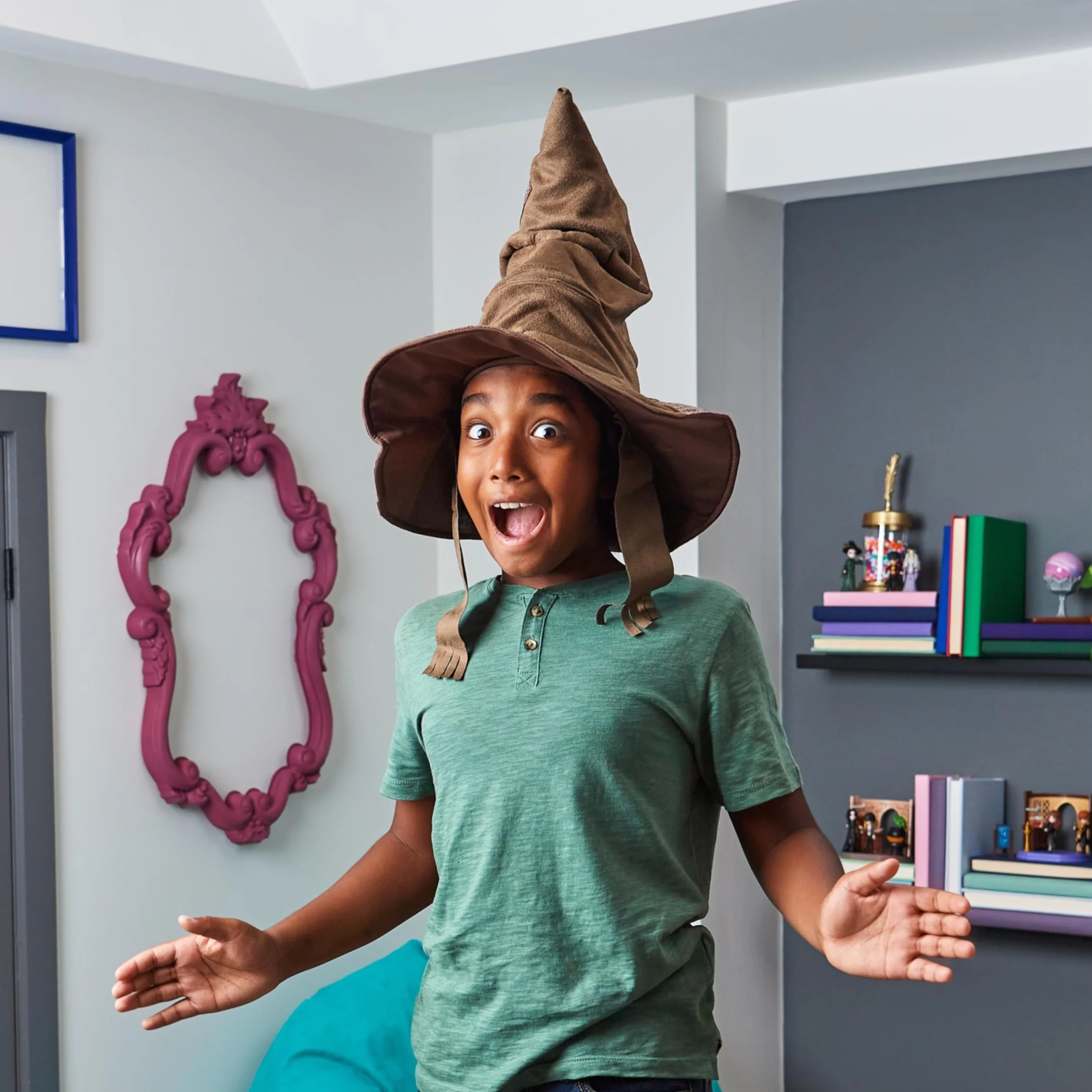 Wizarding World, Talking Sorting Hat with 15 Phrases for Harry Potter Pretend Play Kids’ Fancy Dress Role Play Toys for Ages 5 and up