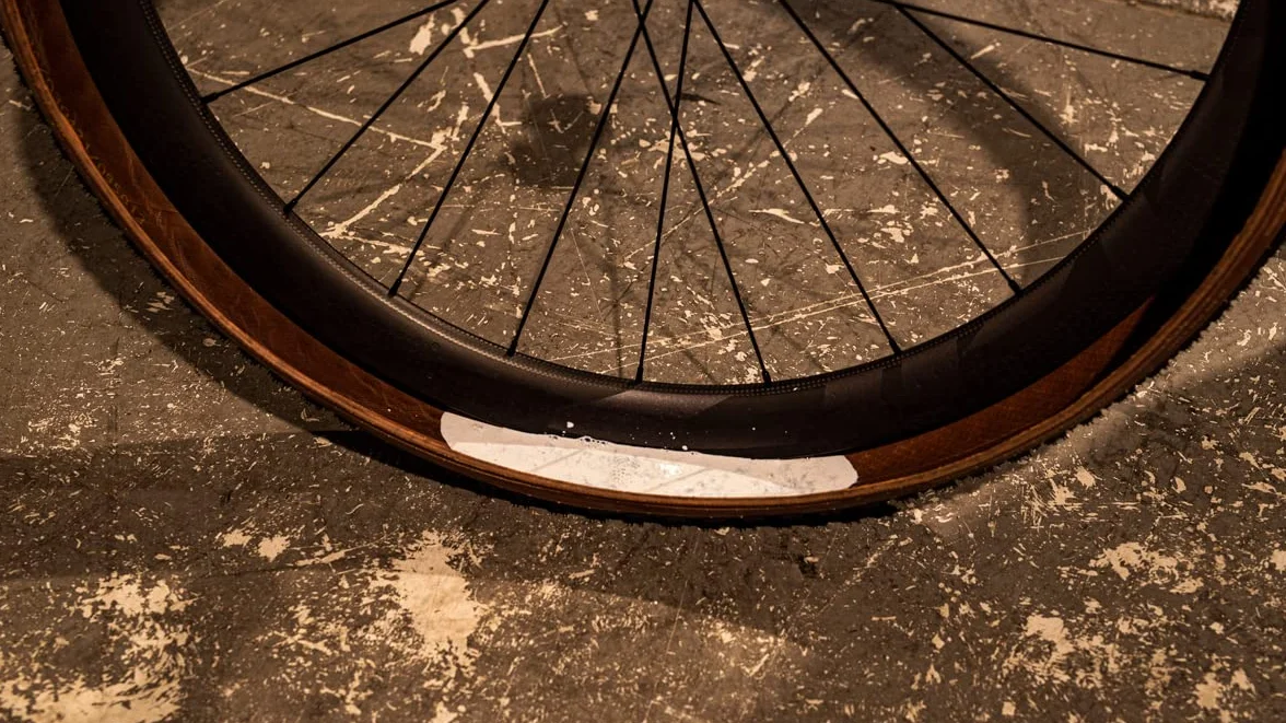 SILCA Ultimate Bezdętkowy Środek Uszczelniający do Opon FIBERFOAM | Trwały Szybko Uszczelniający do Rowerów MTB i Drogowy