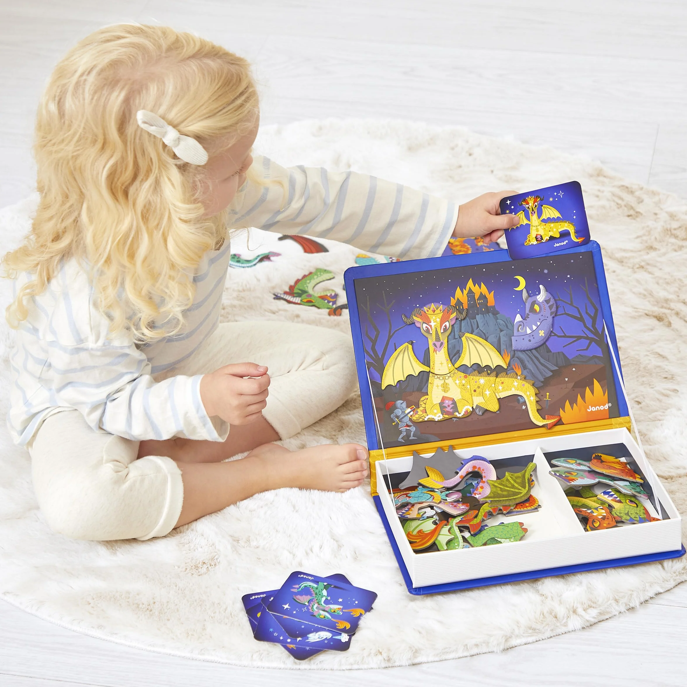 Janod - Magnetic 'Book Dragons - Magnetyczna gra edukacyjna 53 magnesy + 10 modeli - zabawka dla dzieci z tektury FSC - rozwija zręczność i wyobraźnię - od 3 lat - J02527, Fioletowy