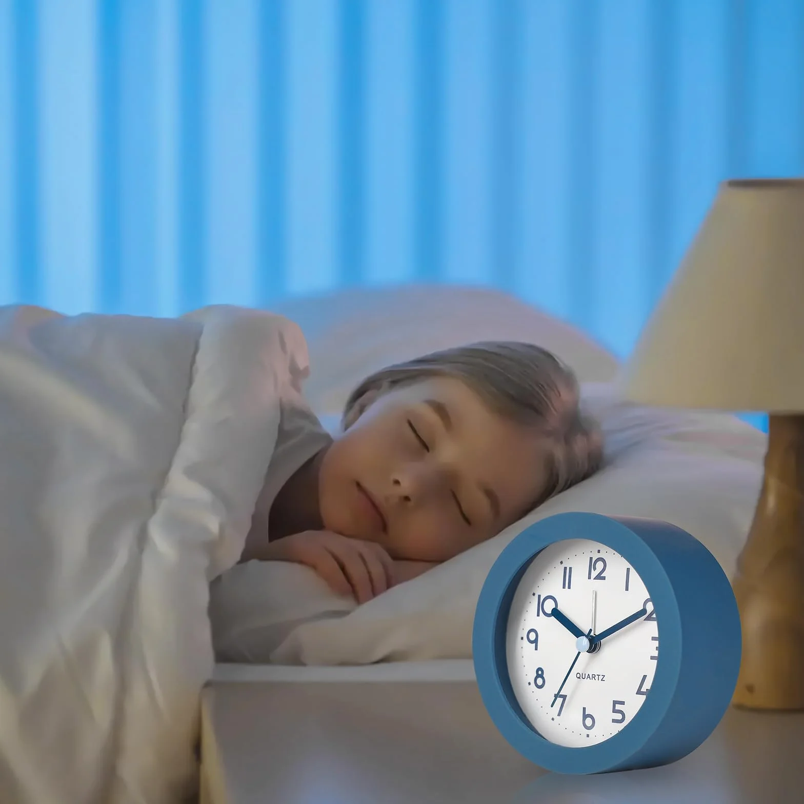 Chedin Okrągły budzik dziecięcy, 10 cm, bez tykania, nocny dla chłopców i dziewczynek z oświetleniem (niebieski)