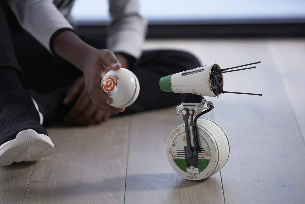 Star Wars: The Rise of Skywalker D-O interaktywny droid, sterowanie aplikacją za pomocą telefonu lub tabletu, zabawki dla dzieci w wieku od 8 lat