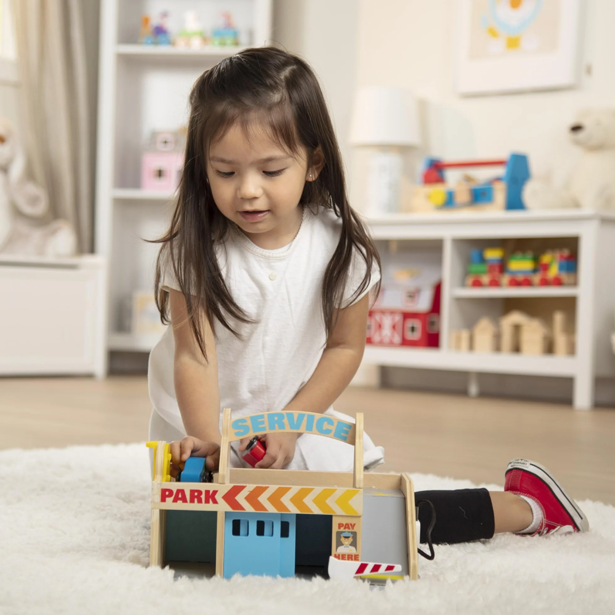 Melissa & Doug – stacja obsługi samochodów z parkingiem piętrowym (pojazdy, funkcjonalna winda, łatwe przenoszenie)