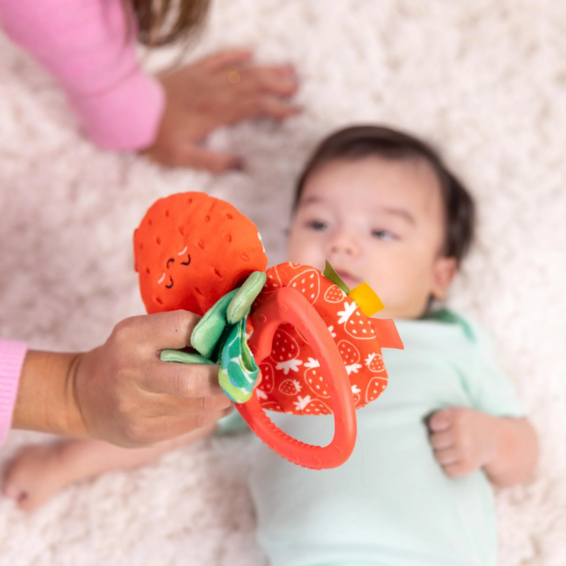 Melissa & Doug Przypinana multisensoryczna kukułka jagodowa zabawka podróżna dla małych dzieci, zabawka dla noworodków do 12 miesięcy