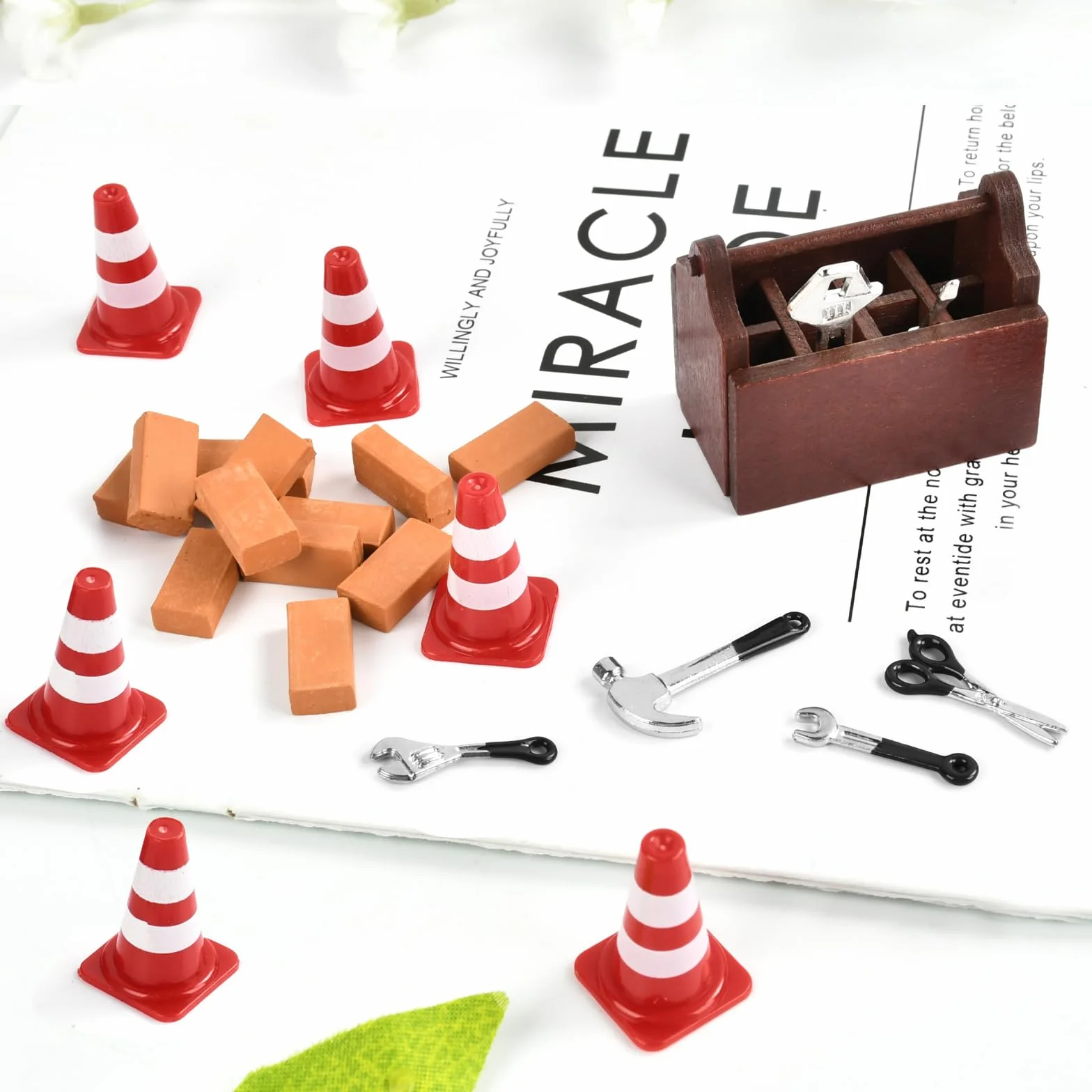 Zestaw 25 sztuk, miniaturowe skrzynki narzędziowe, mini drewniana skrzynka narzędziowa, mini blokada drogi, mini cegła symulacyjna, akcesoria do domku dla lalek, Boże Narodzenie (czarny)