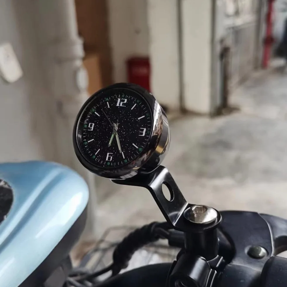 Gdfnmogo Metalowy zegar na kierownicę motocykla, zaprojektowany z myślą o dokładnym pomiarze czasu i łatwym dopasowaniu