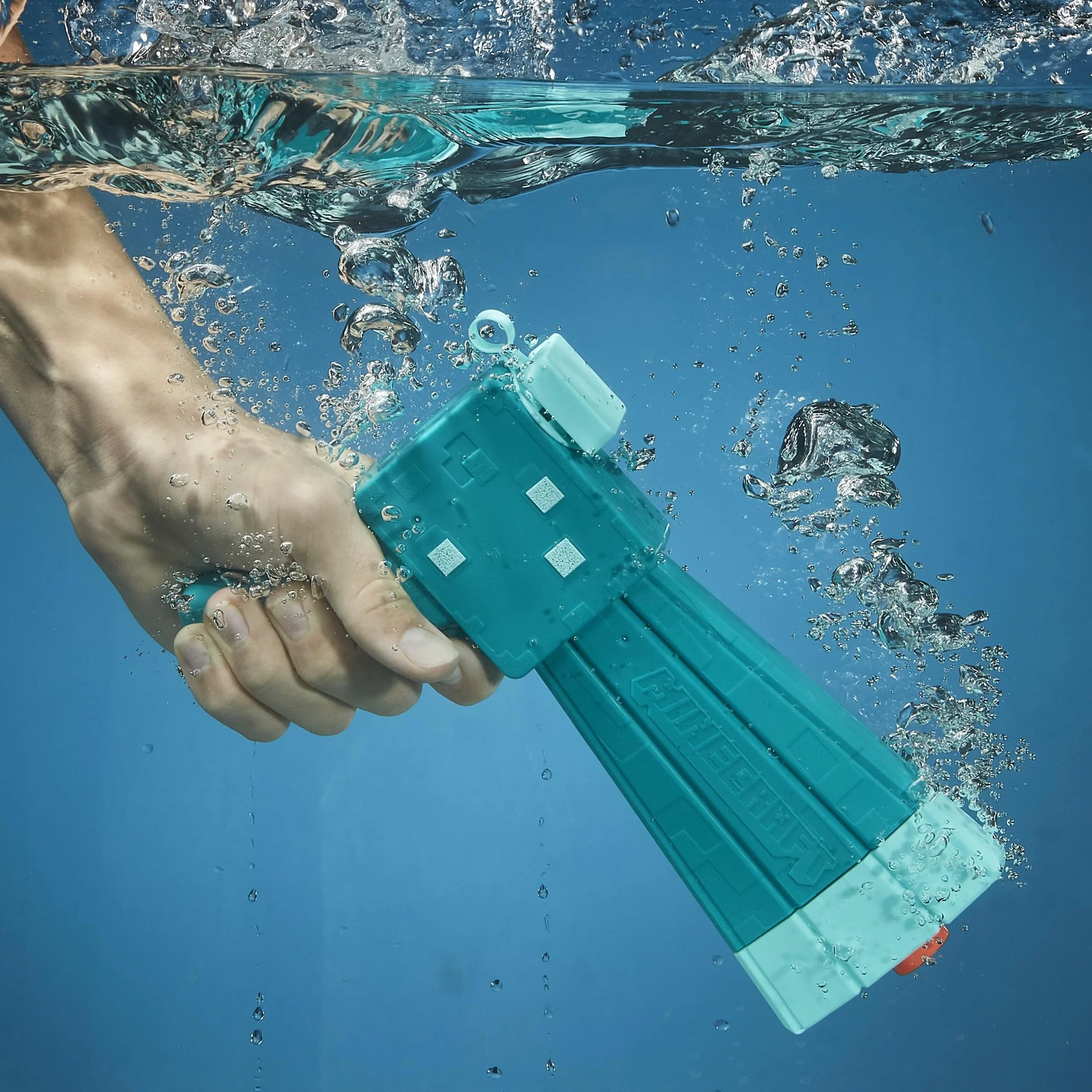 Nerf Super Soaker Minecraft Glow Squid Water Blaster, Minecraft Dungeons Squid Mob Design, zabawka wodna na zewnątrz, gry na świeżym powietrzu dla dzieci