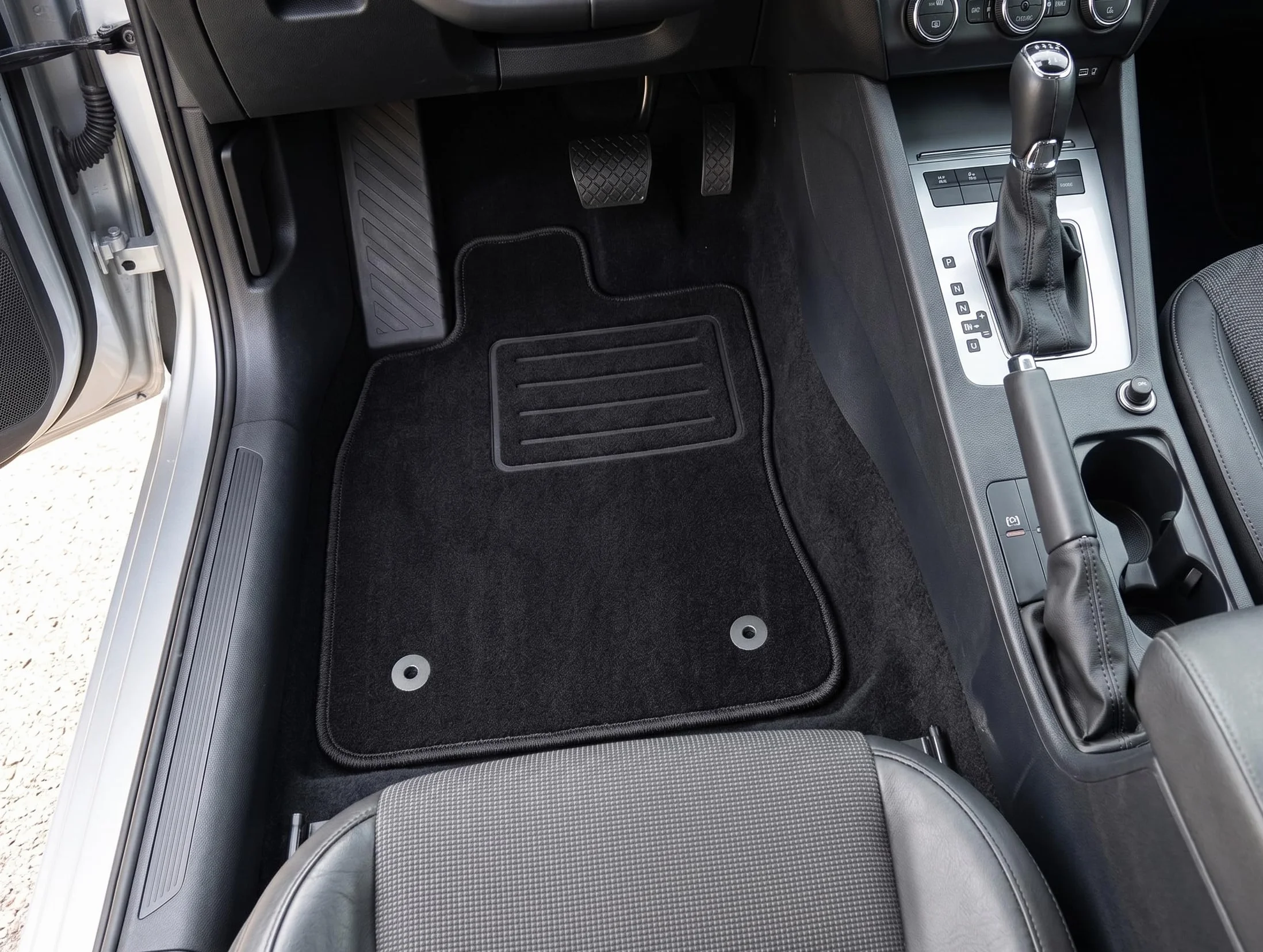 Mats4all Dywaniki tekstylne pasujące do Citroen C3 Aircross 2017-2024 | Antypoślizgowe | Ze wzmocnieniem | 4 części | Dywaniki samochodowe | Zestaw dywaników