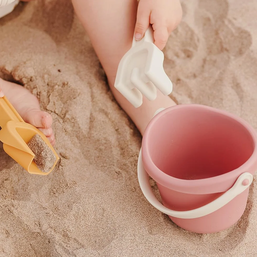 Miniland Eco ciepły zestaw piasku dla dzieci wielokolorowy do zabawy na plaży