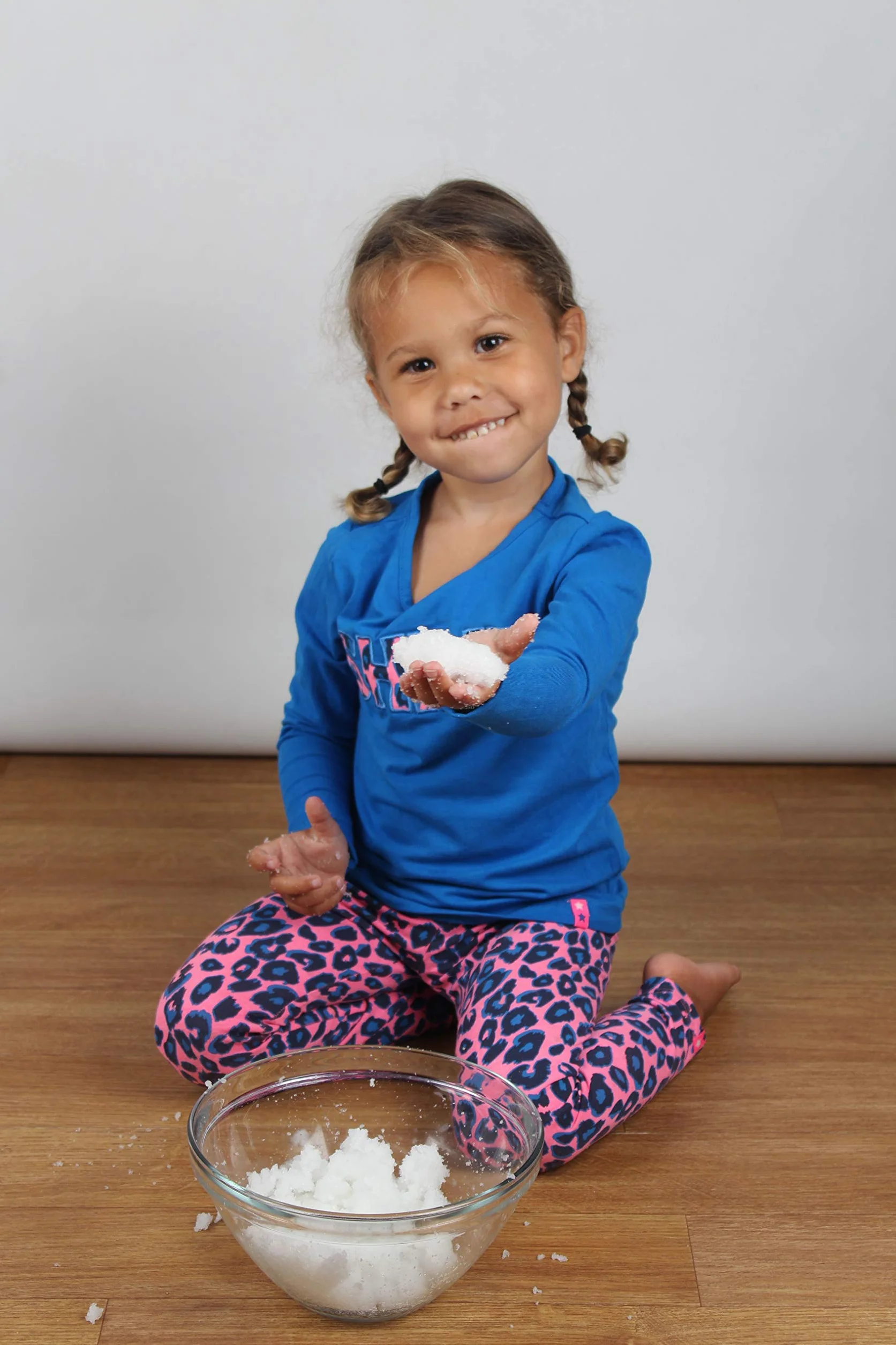 ZIMPLI - SnoBall Play 2 Use, magicznie zamienia wodę w natychmiastowy sztuczny śnieg, zabawka dla dzieci do zabawy w domu i na zewnątrz, idealny prezent na święta dla chłopców i dziewczynek
