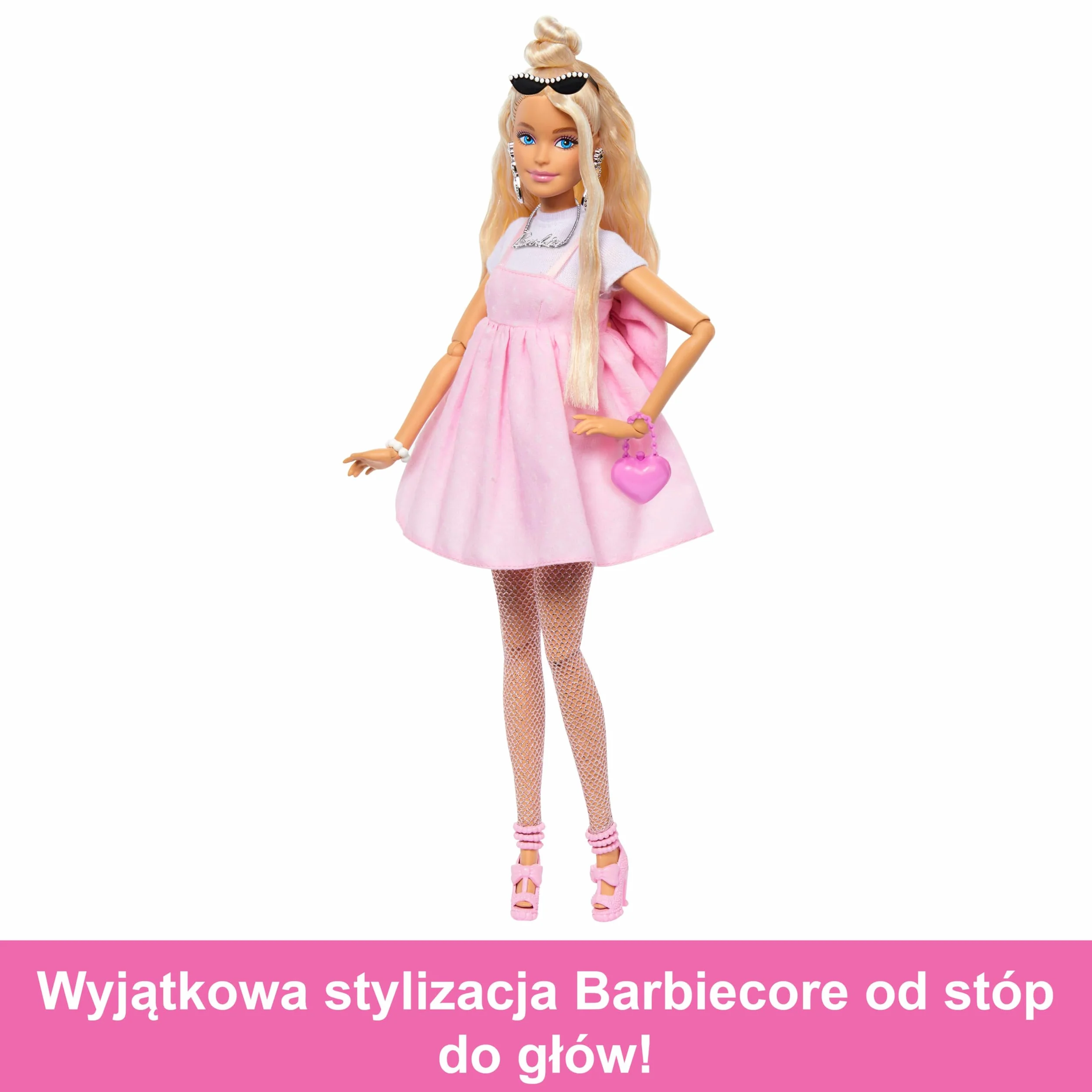 Barbie Deluxe Style Lalka Nr 3 w stroju w stylu Barbiecore, blond włosy z koczkiem, pasteloworóżowa sukienka z dużą kokardą, akcesoria, w tym rajstopy kabaretki, HYV27