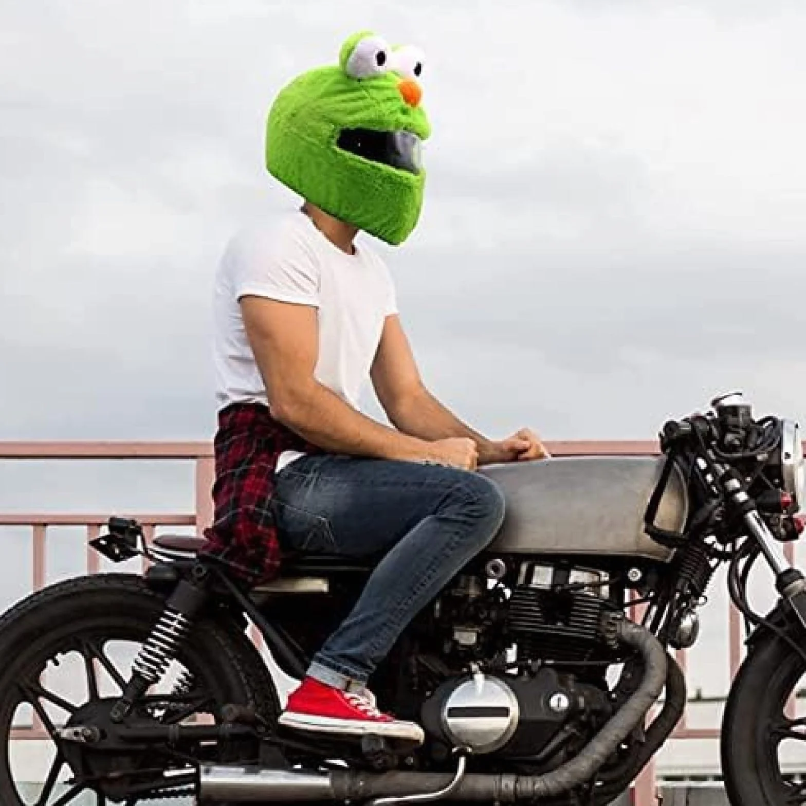 Pluszowy pokrowiec na kask motocyklowy zabawny ochronny nakrycie głowy w kształcie żaby