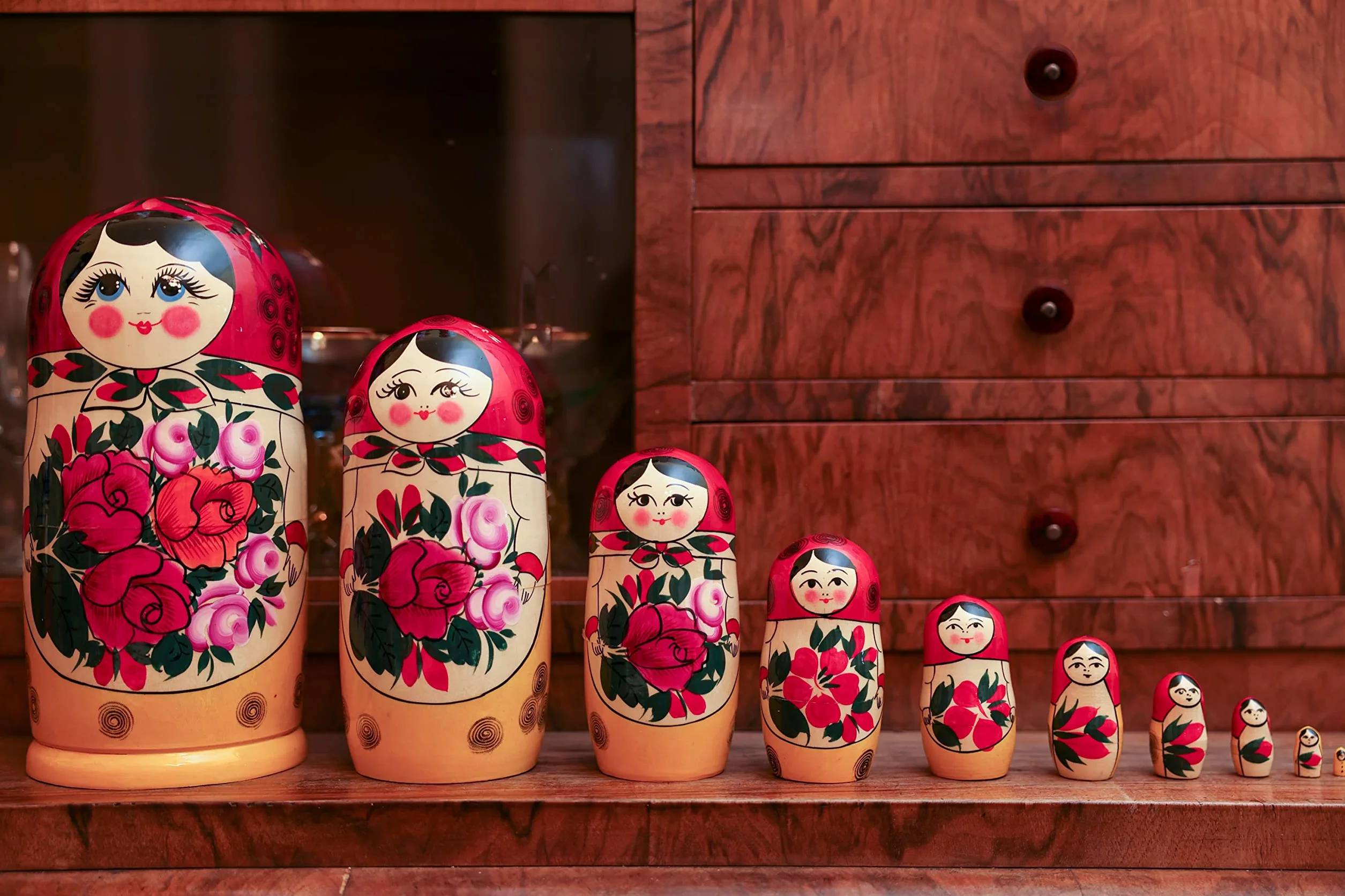 Heka Naturals Sieminow Lalki Gniazdujące | Zestaw Lalek Matryoshka w Całości z Naturalnego Drewna 10 (25 cm) - Tradycyjne Dekoracje do Domu Babushka, Drewniane Zabawki do Układania w Stosy