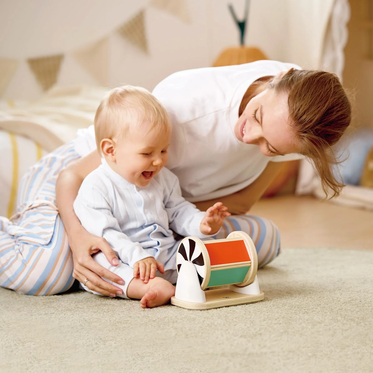 Hape Montessori zabawka obrotowa z lustrem, kolorowa zabawka edukacyjna wspomagająca postrzeganie zmysłowe, drewniana zabawka motoryczna dla dzieci od 3 miesięcy