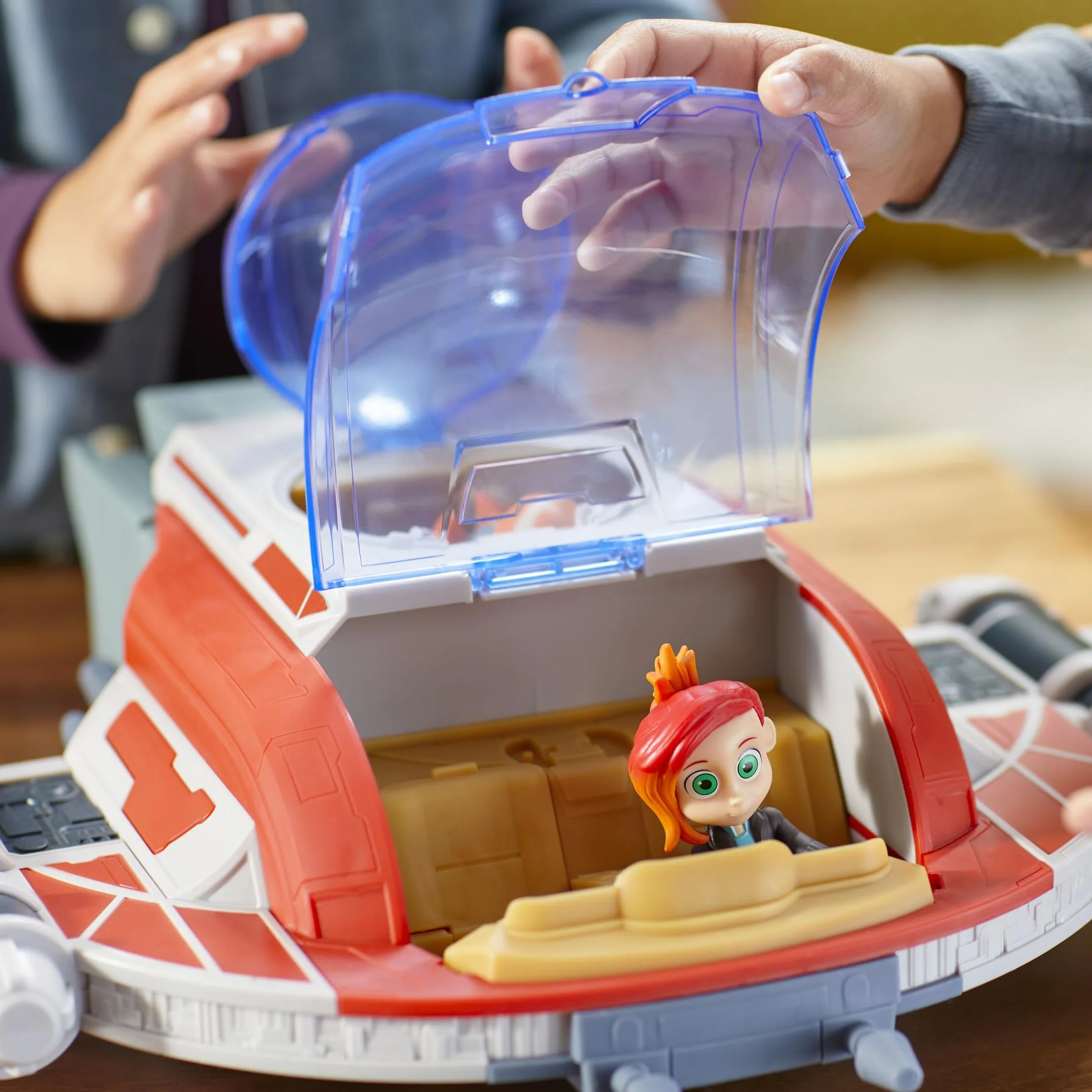 Star Wars Hasbro The Crimson Firehawk statek 43 cm z 2 figurkami, zabawka dla chłopców i dziewcząt