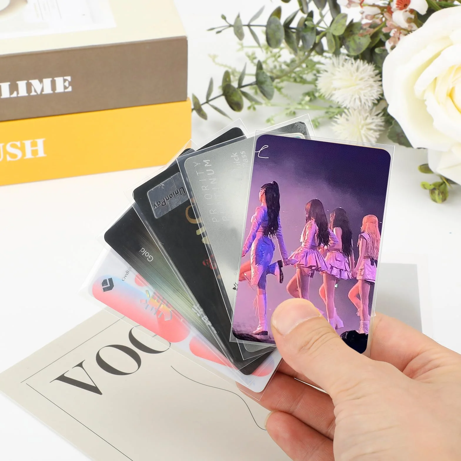 Folie na karty, 100 sztuk, koszulki na karty kolekcjonerskie, folie Trading Card Sleeves na karty kolekcjonerskie, dokładnie dopasowane koszulki wewnętrzne nadają się do mini zdjęć, kart do gry oraz