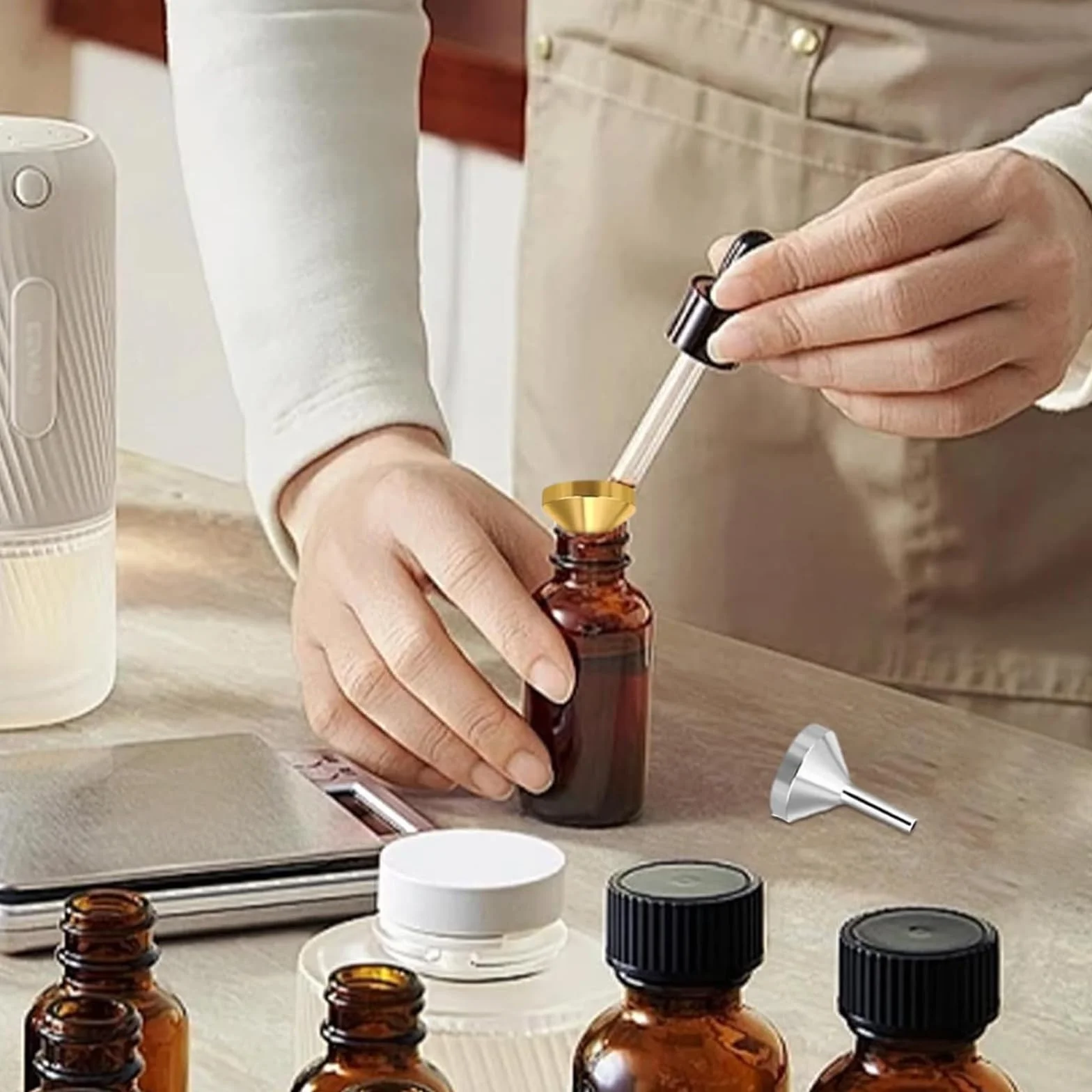 Zestaw 7 mini lejków metalowych do perfum, olejków eterycznych