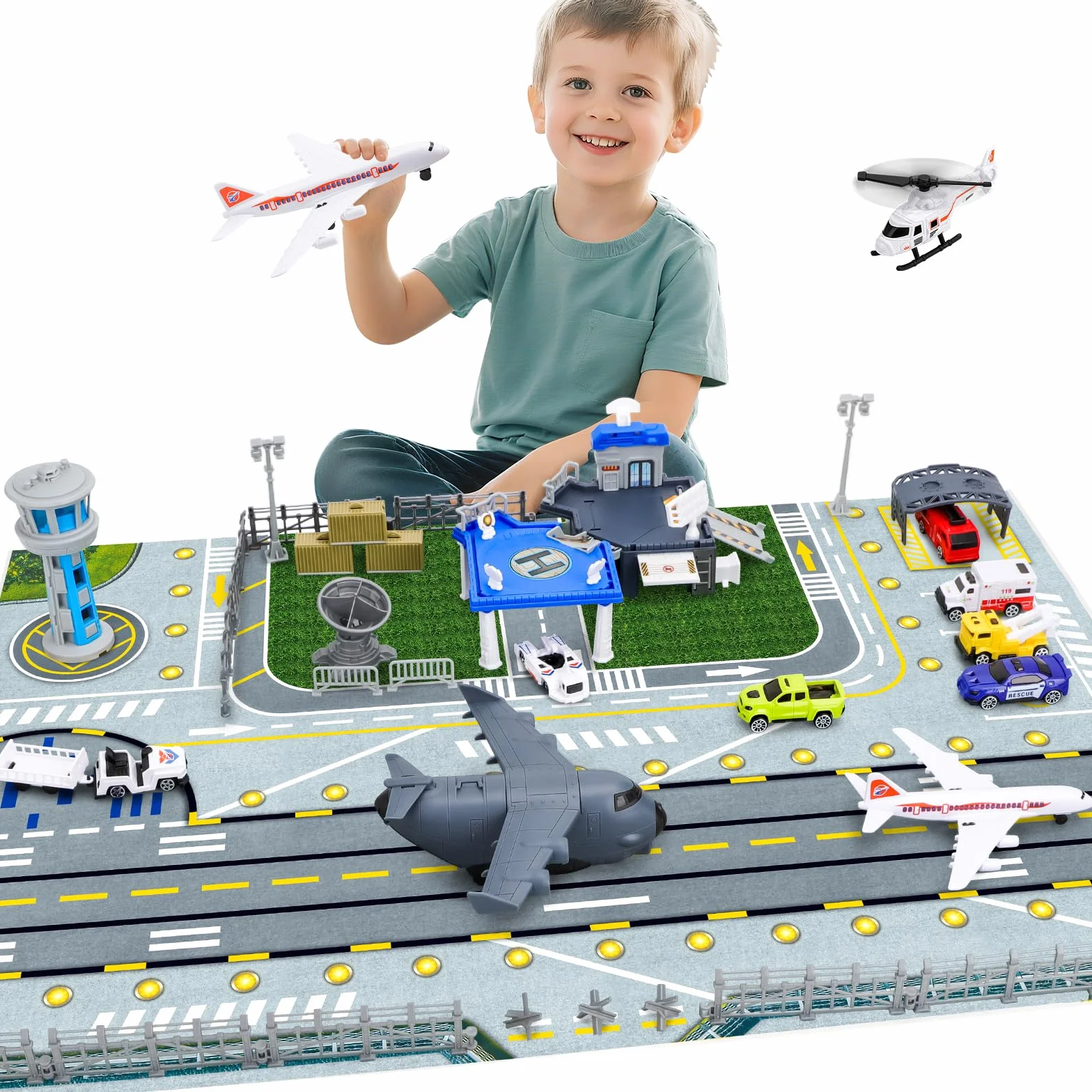 deAO Strap Toys City Lotnisko, budynek terminalu lotniska, wieża radarowa, 11 środków transportu: wózki bagażowe, pojazdy policyjne, samolot liniowy, zapora drogowa, 3 lata +